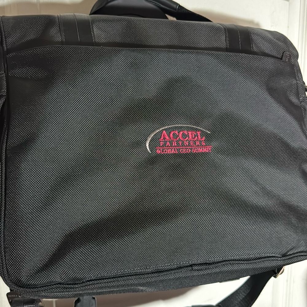 Tumi T-Tech Laptop Bag - Picture 14 of 16